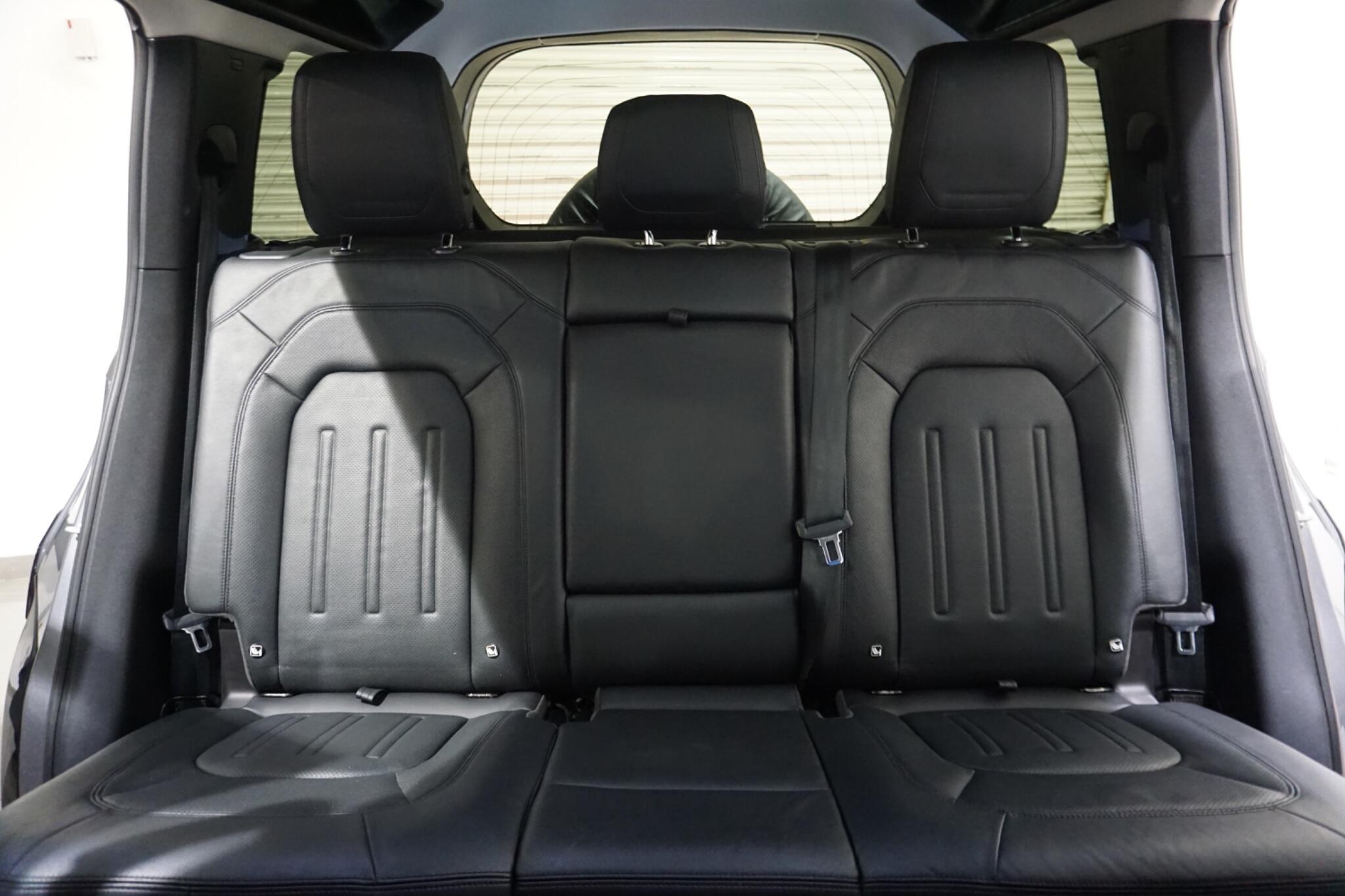 Land Rover Defender 110 3.0 D200 MHEV SE SUV 5dr Diesel Auto 4WD Euro 6 (s/s) (200 ps)